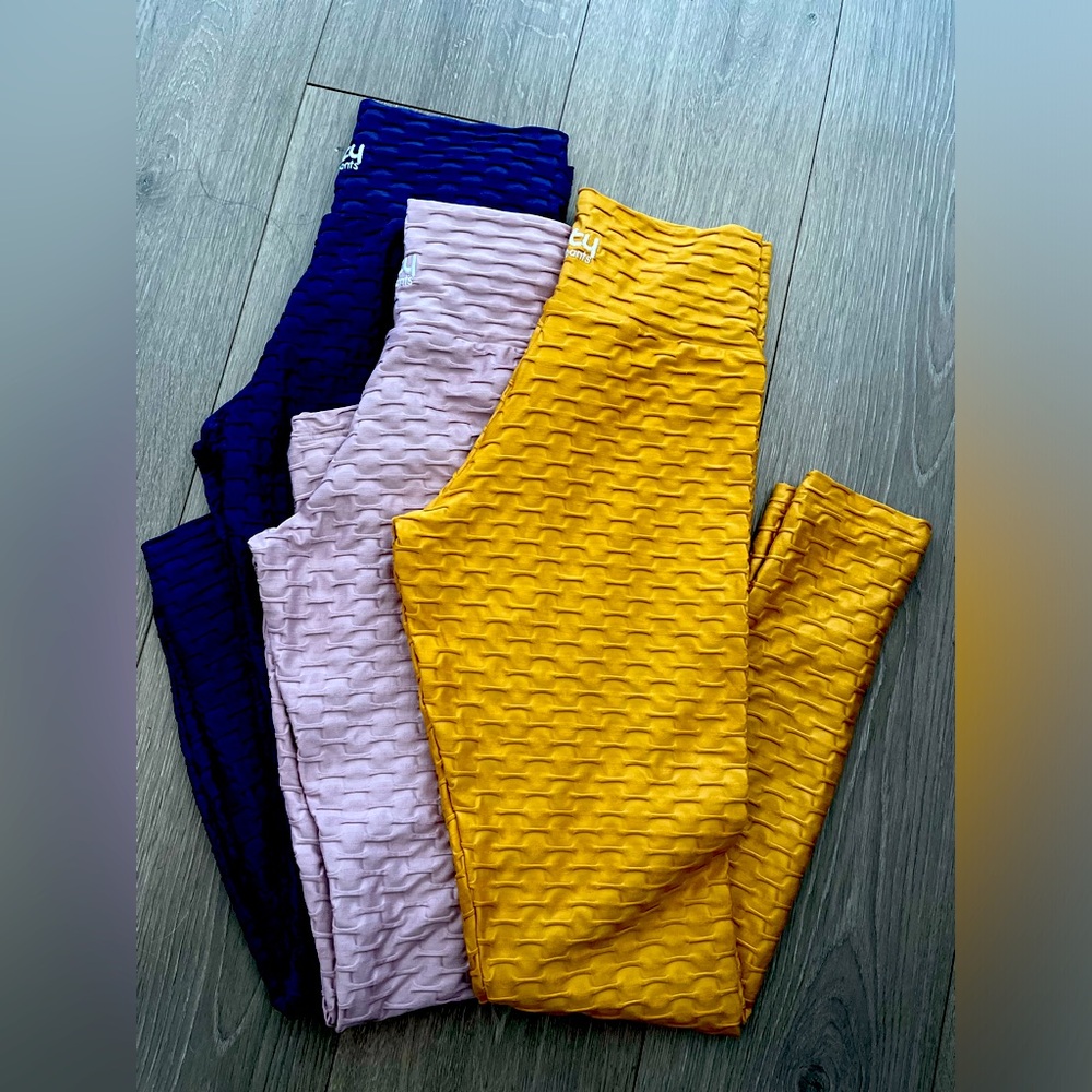 Three pairs in this bundle, .they are one size fits all